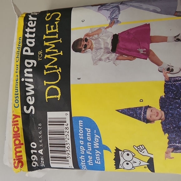 SIMPLICITY Costume Pattern - Picture 3 of 3